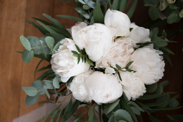 Close up white roses flowers